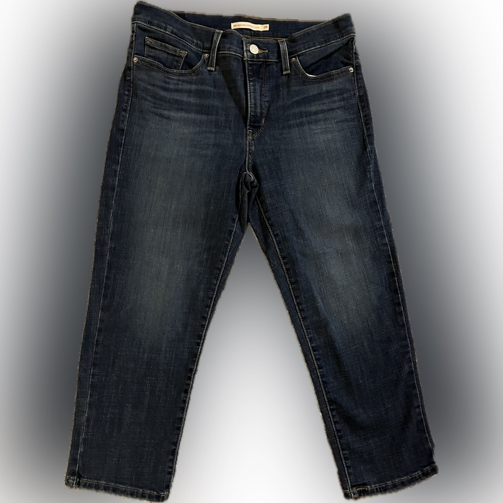 Levi's Women's Shaping Skinny Capri in Dark Blue